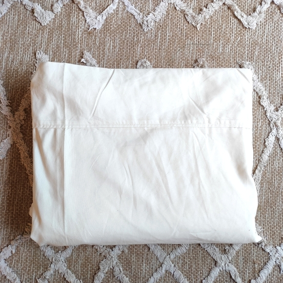 Amazon Other - Amazon Off White Flat Sheet